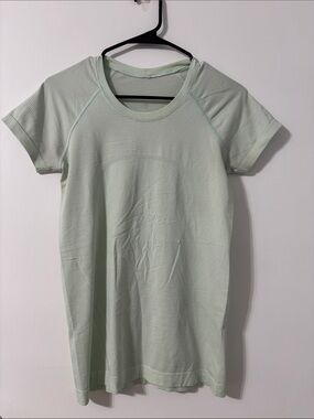 Lululemon Swiftly (Short Sleeve) Light Green - Size 6